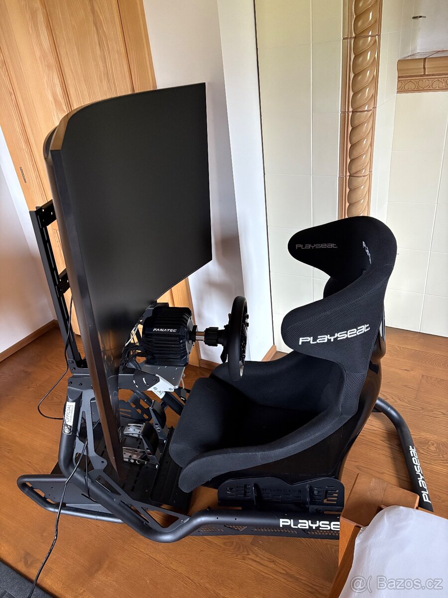 Prodám závodní simulátor Playseat plus Fanatec
