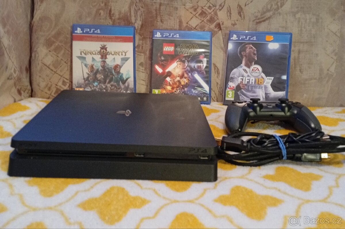 PLAYSTATION 4