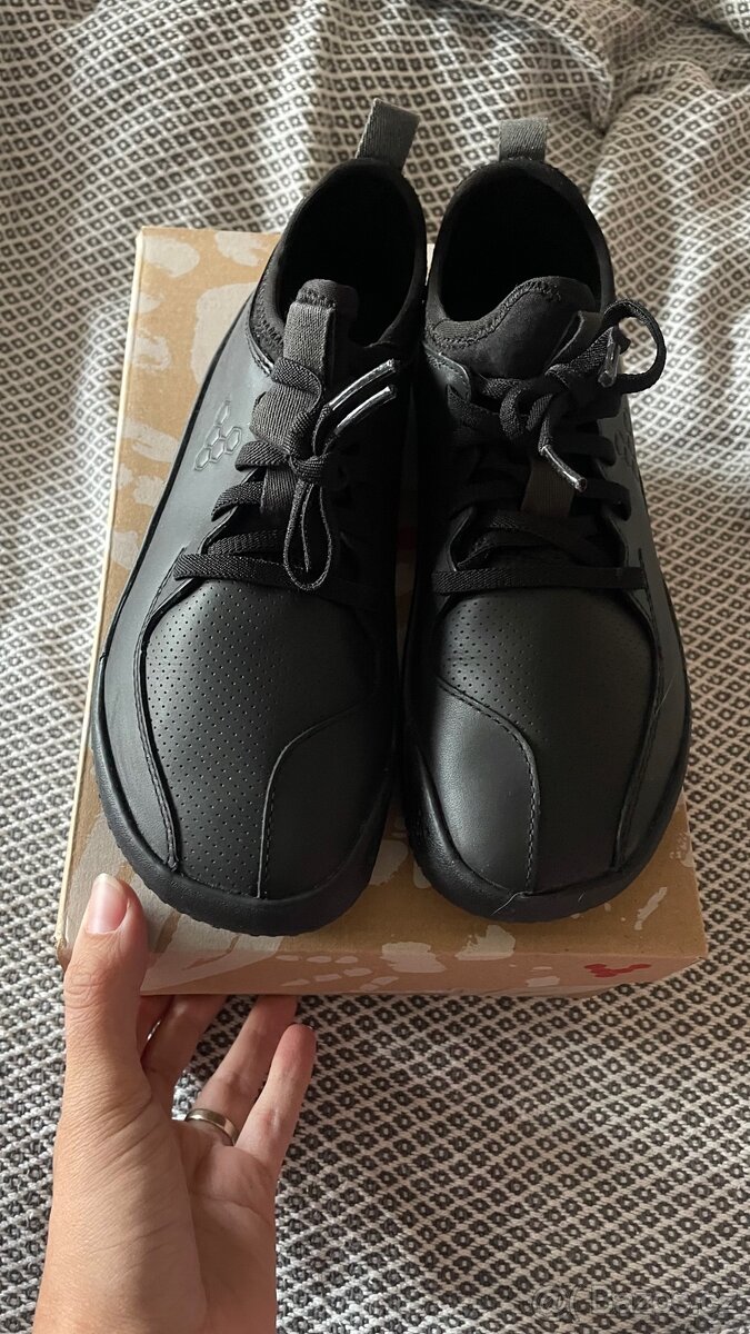 NOVÉ Vivobarefoot Primus School II J
