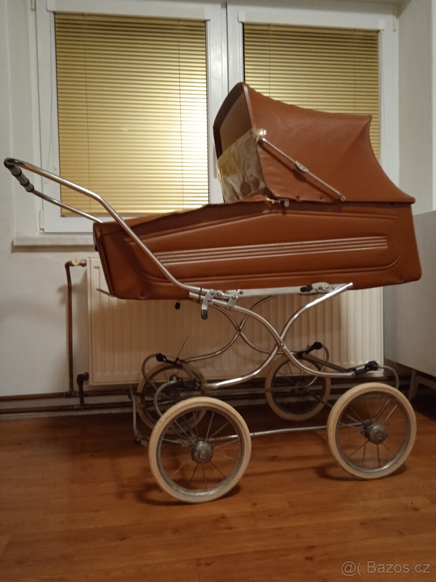Retro kočárek Liberta