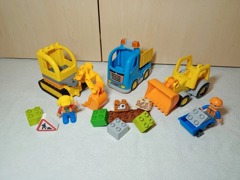 lego duplo stavební stroje
