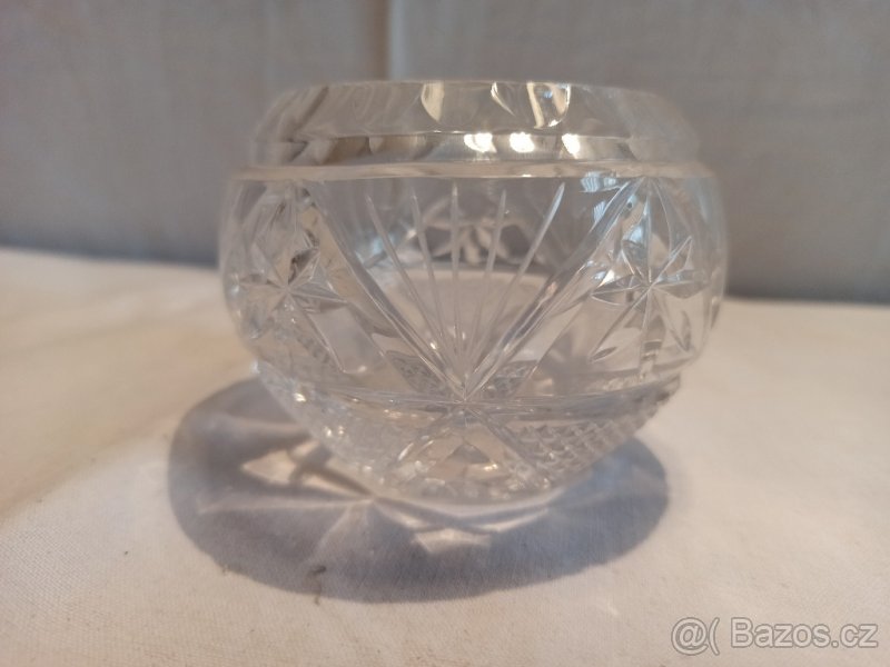 Broušená cukřenka