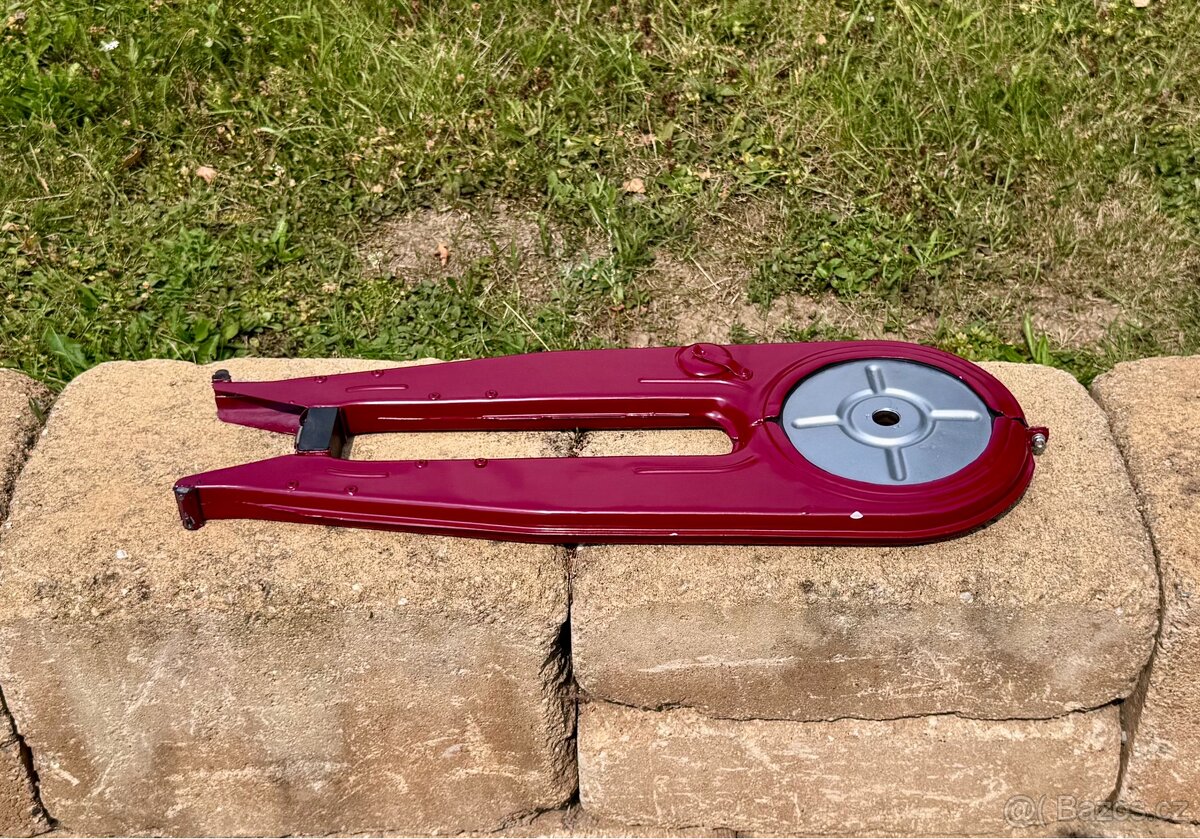 ČZ 125 175 250 - kryt řetězu