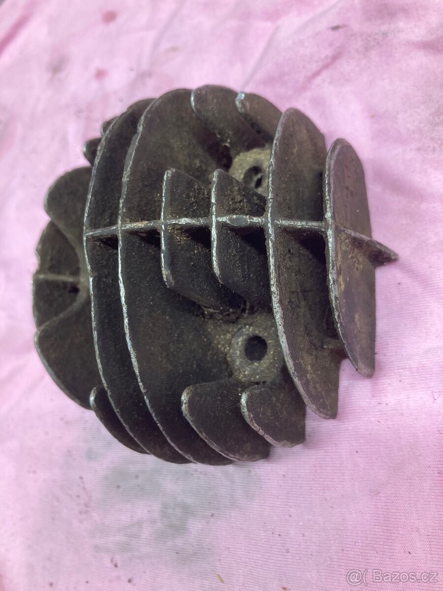 Hlava motoru Jawa 555, 550