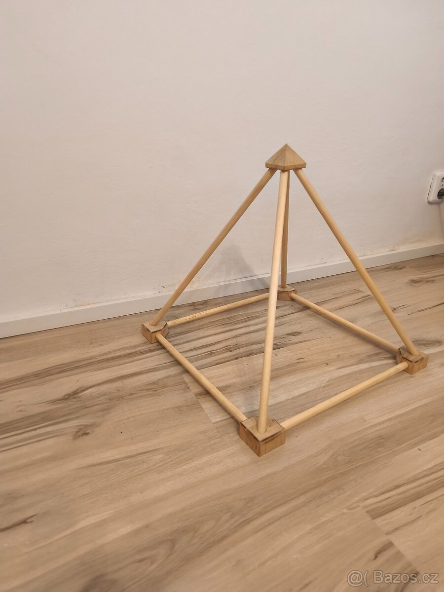 Prodám ezoterickou pyramidu