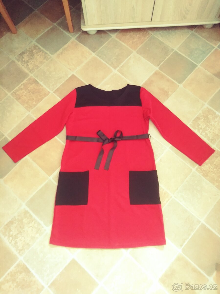 Těhotenské červené teplejší šaty vel. L
