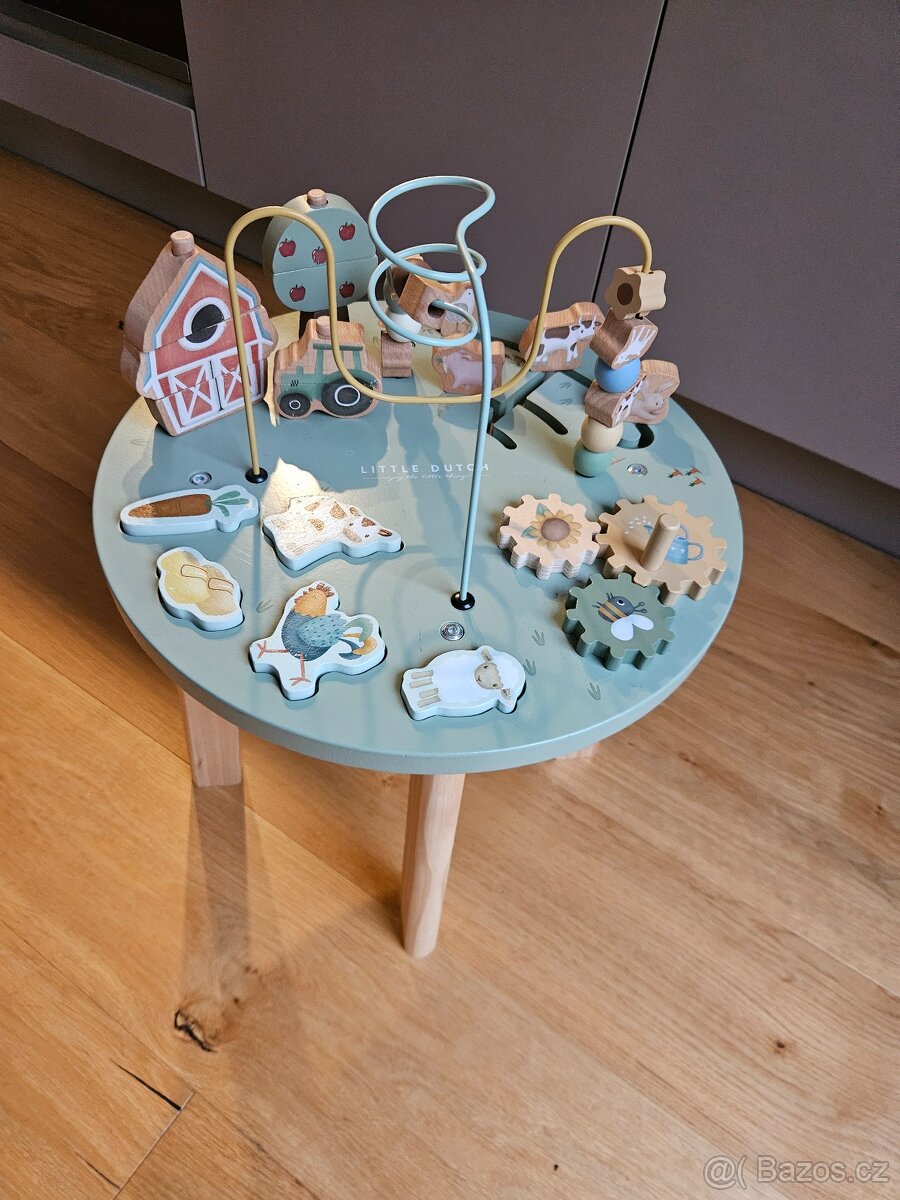 Little Dutch stolek s aktivitami
