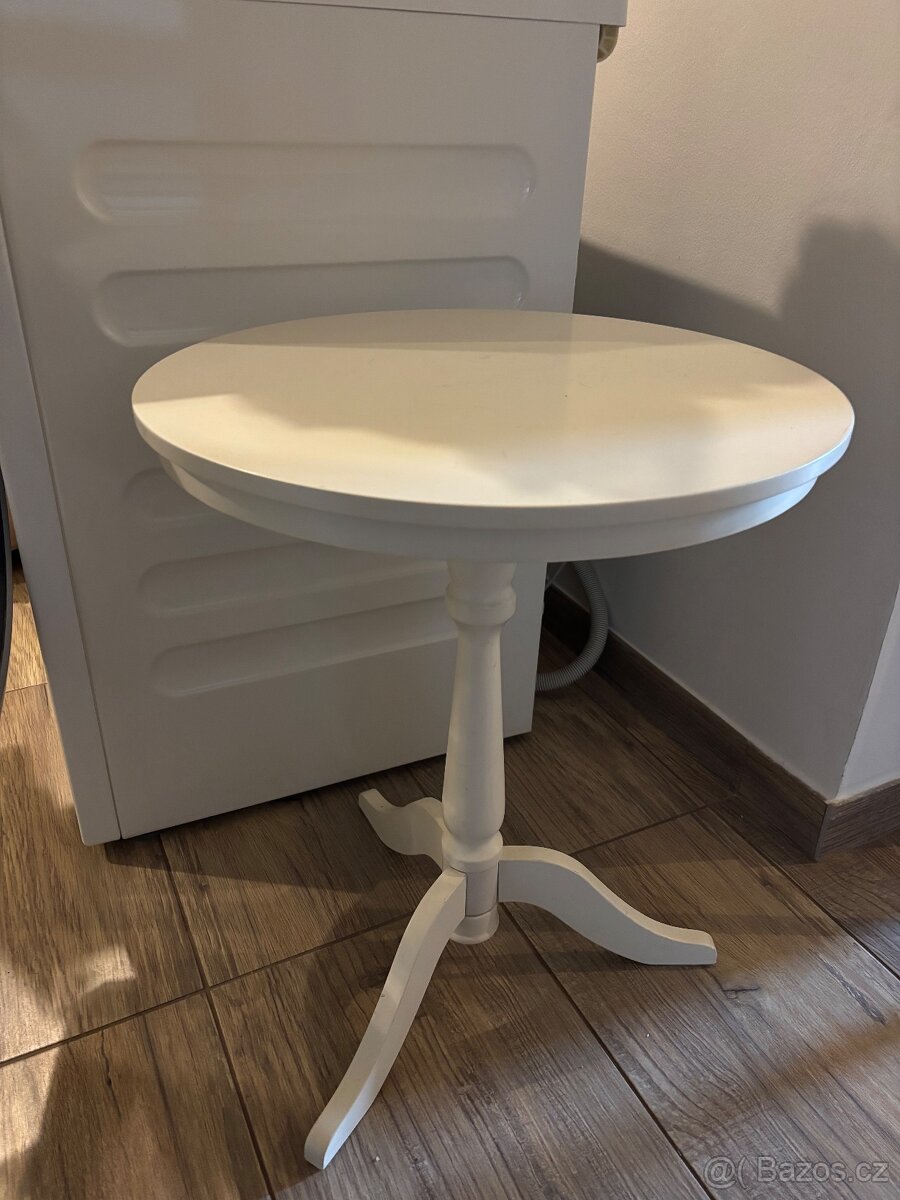Bílý stolek Provence