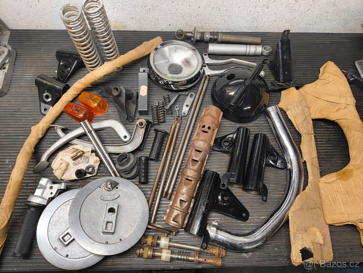 Nepoužité uloženkové originální díly ČZ 125 175 250 477 476