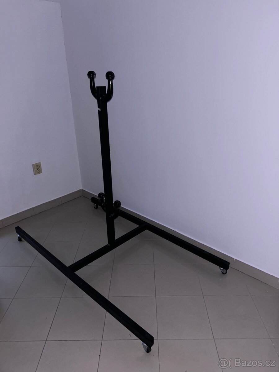 Stojan na nosiče jízdních kol - výstavní / prezentační