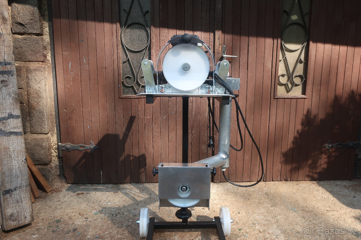 Pásová pila tesařská