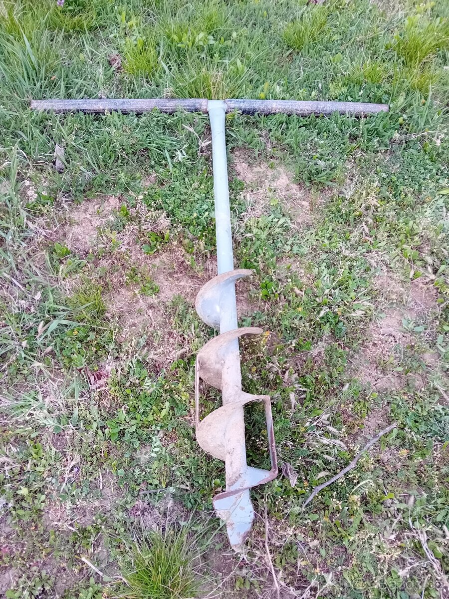 vrták do země
