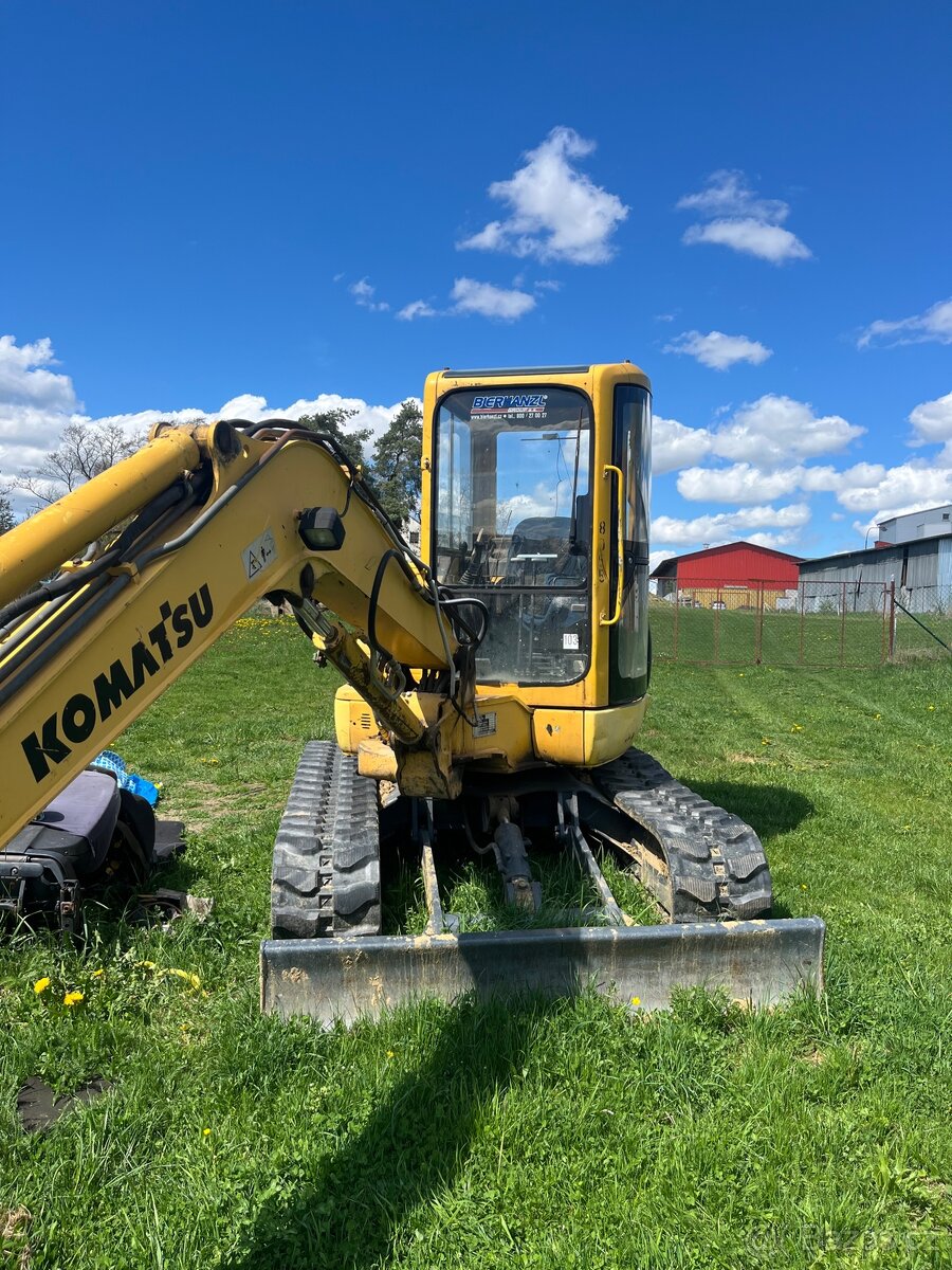 Bagr KOMATSU 4,5T s příslušenstvým