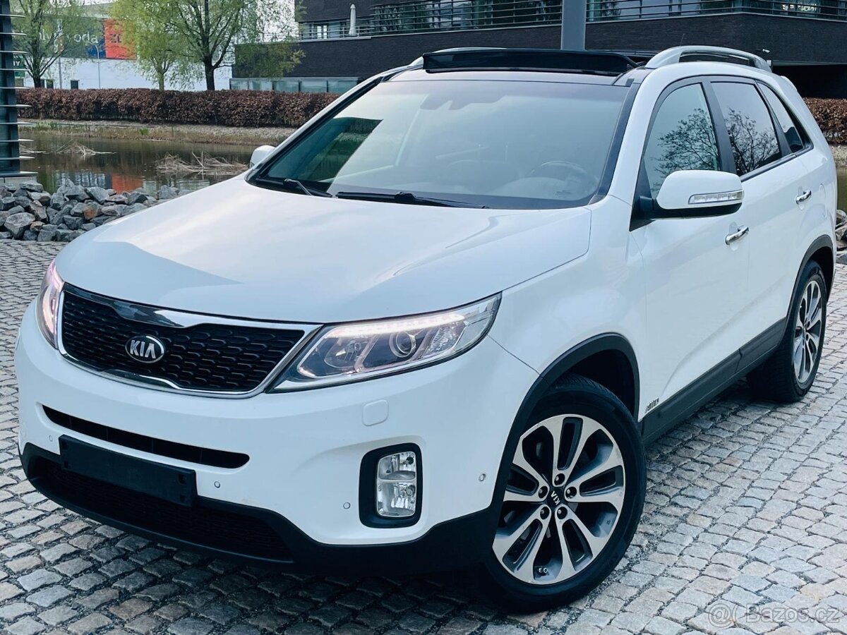 Kia Sorento 2.2D 4x4 AUT 7MÍST KAMERA VÝHŘEV TAŽNÉ SERVISKA