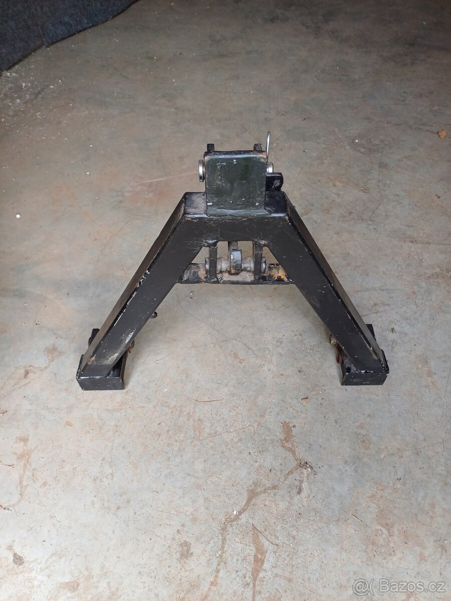 Prodám přední trojúhelníkový závěs DRZ-103