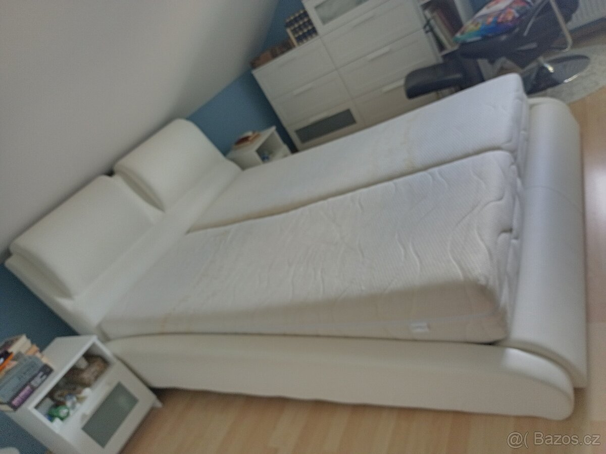 Postel čalouněná koženková