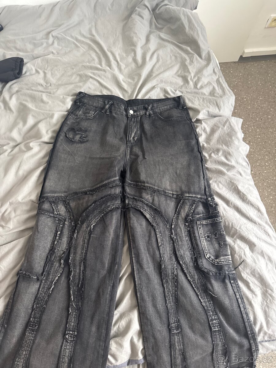 Široké džíny – velikost L–XL, moderní styl