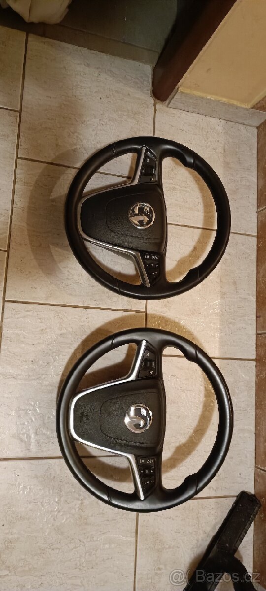 Multifunkční volant Opel Insignia včetně airbagu