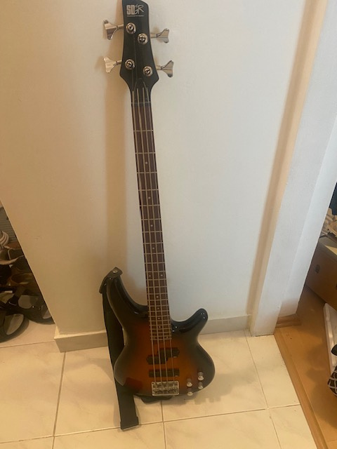 Baskytara Ibanez