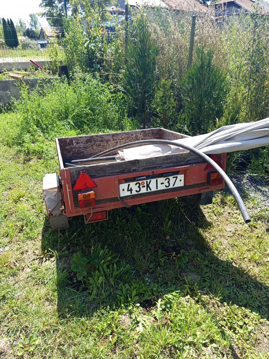 Přívěsný vozík