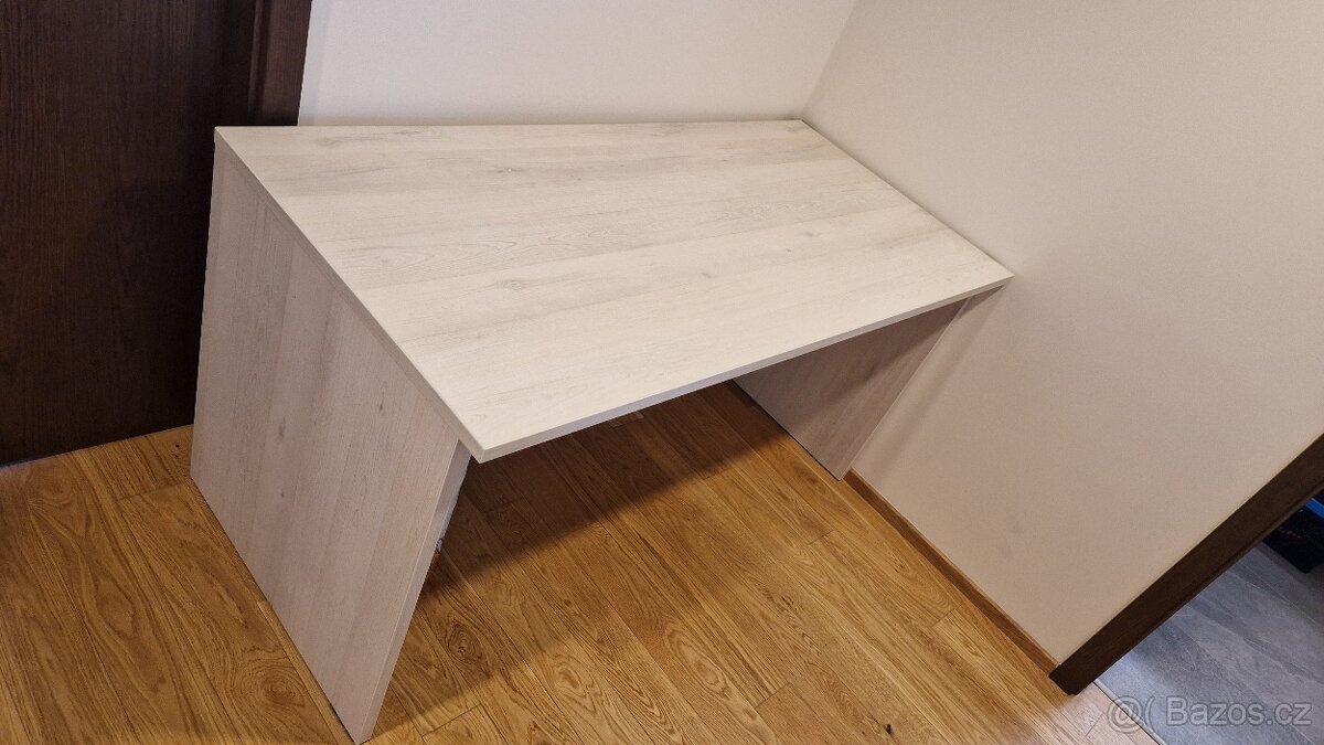Nabízím stůl psací 150x70, výška 75