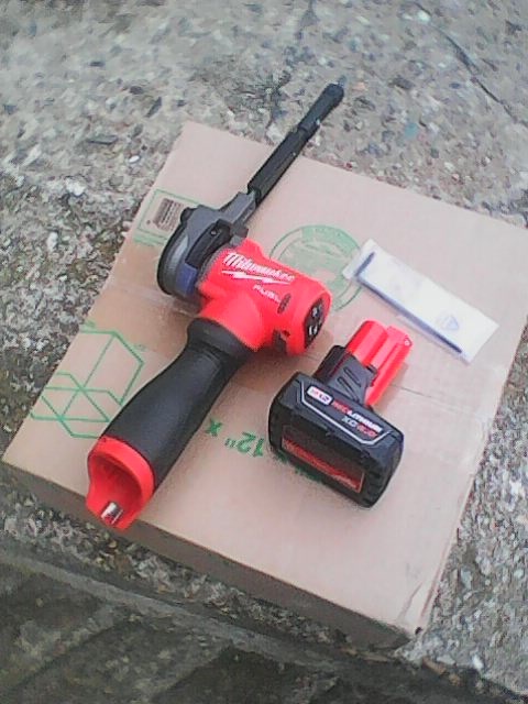 MILWAUKEE M12 FBFL13-0 Aku pilník + baterie 4Ah