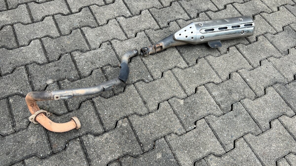 Originální výfuk Yamaha XG250 Tricker