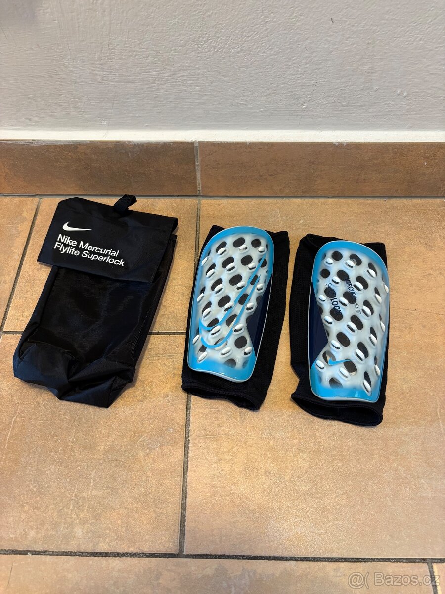 Chrániče Nike Mercurial Flylite Superlock