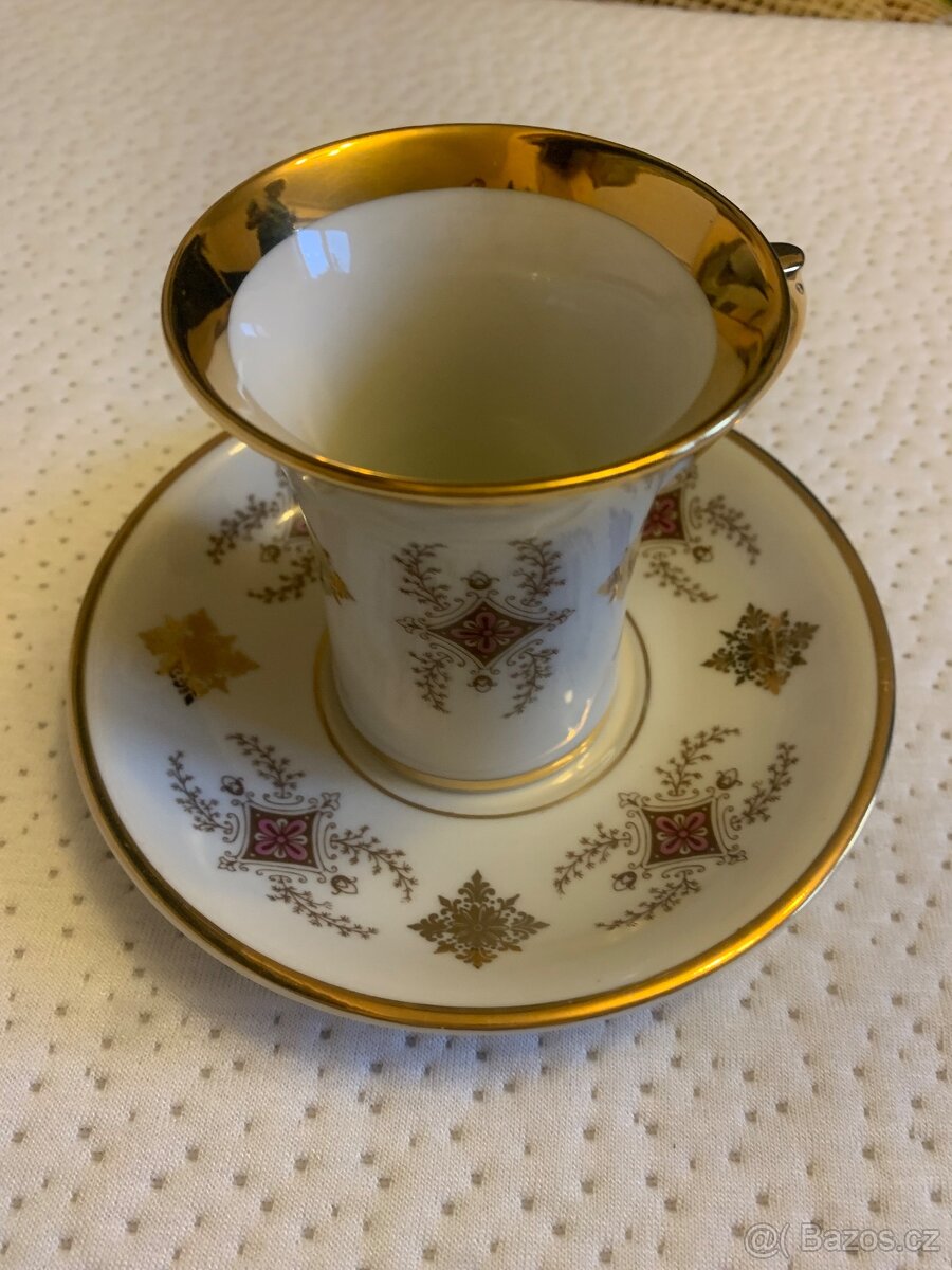 Vintage porcelánový šálek s podšálkem