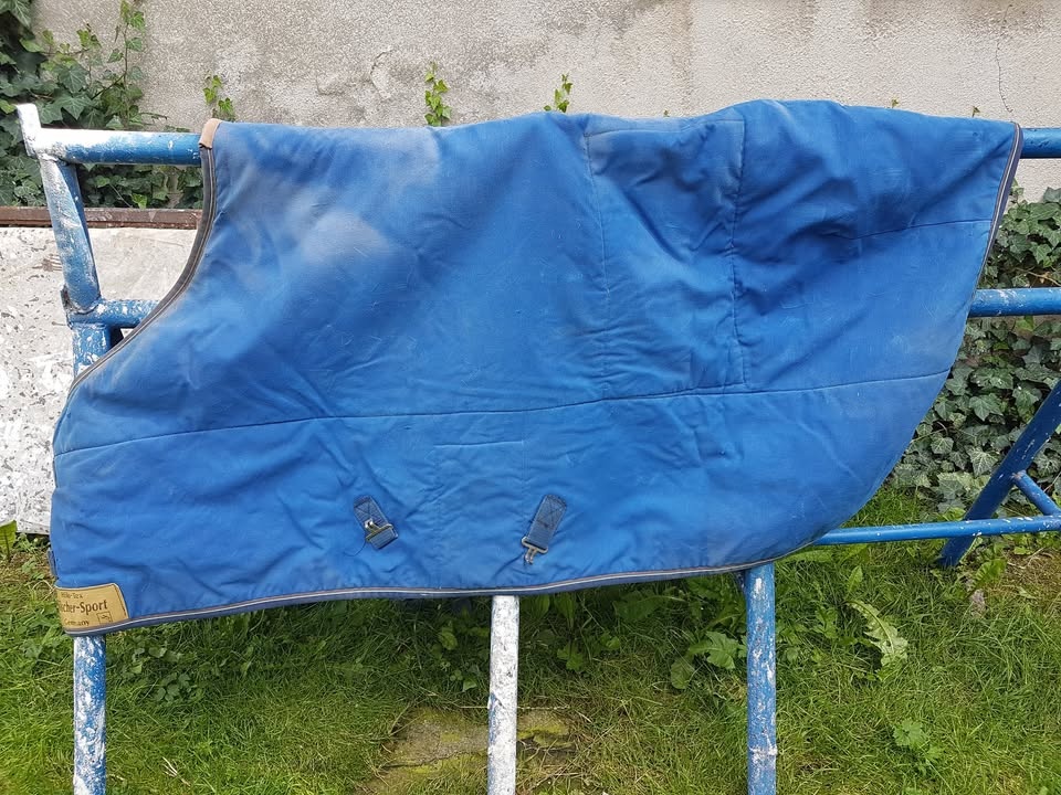 Extra silná stájová vlněná deka 125 cm