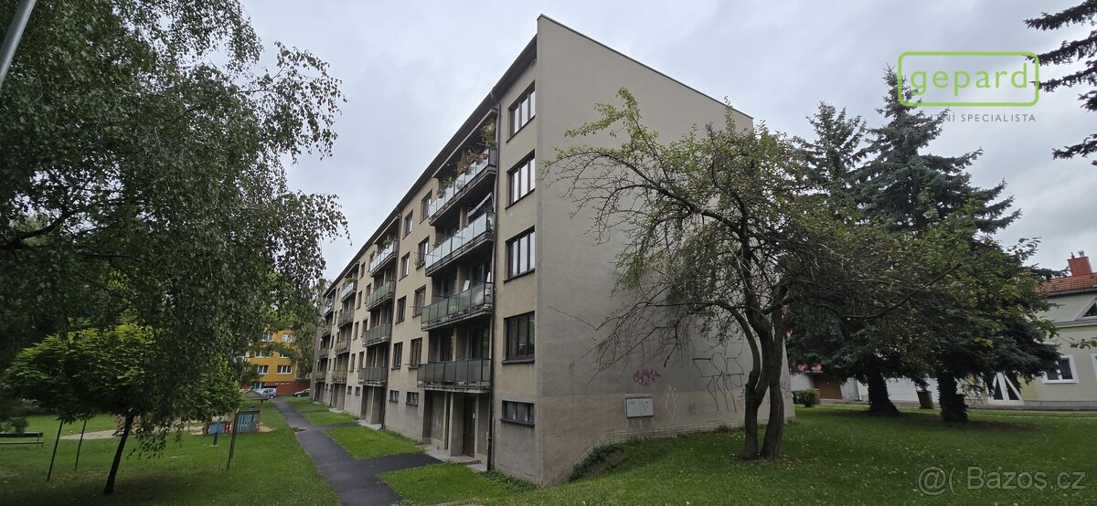Zděný byt s balkonem  3+1 k rekonstrukci.