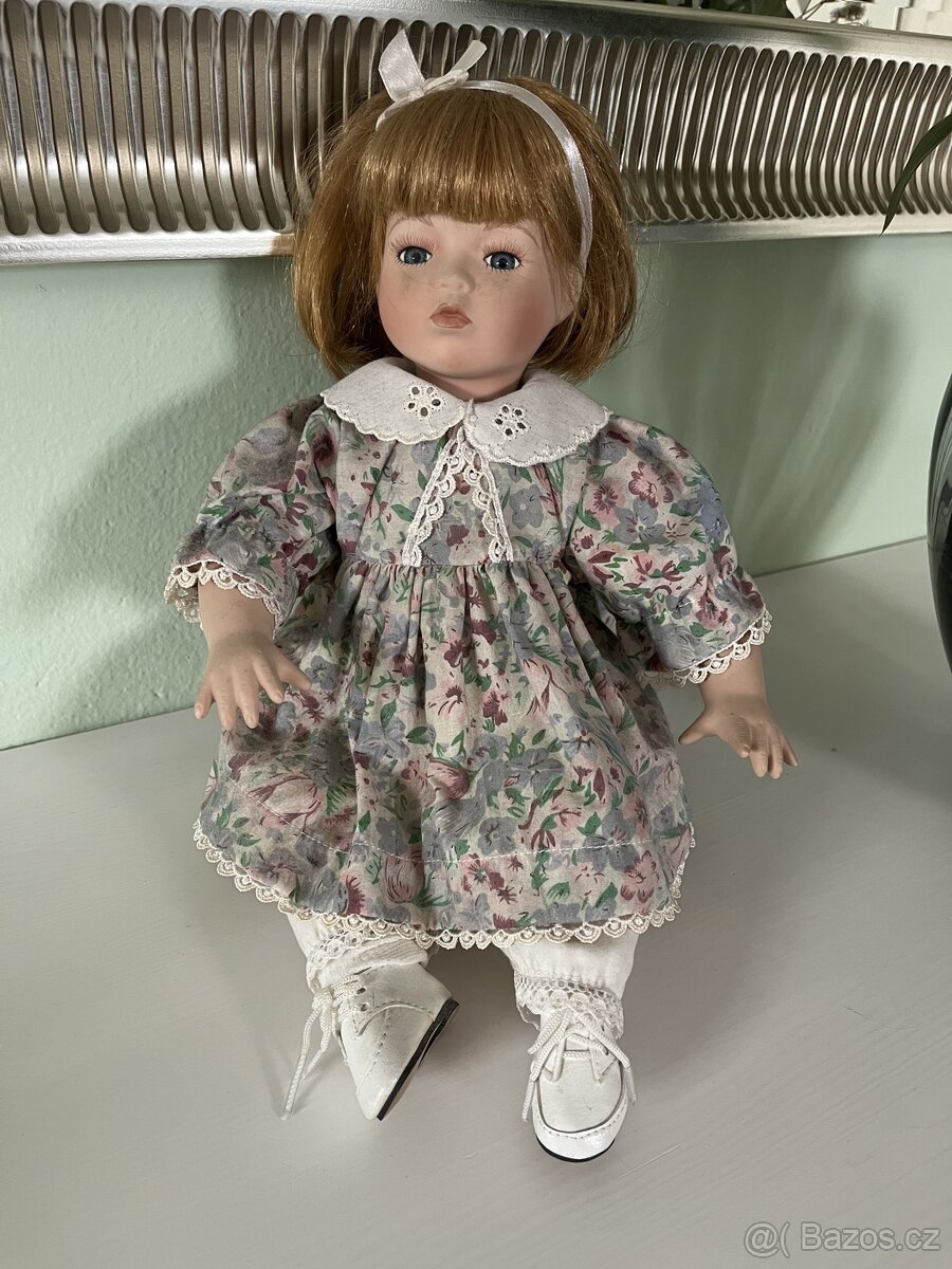 Porcelánová panenka