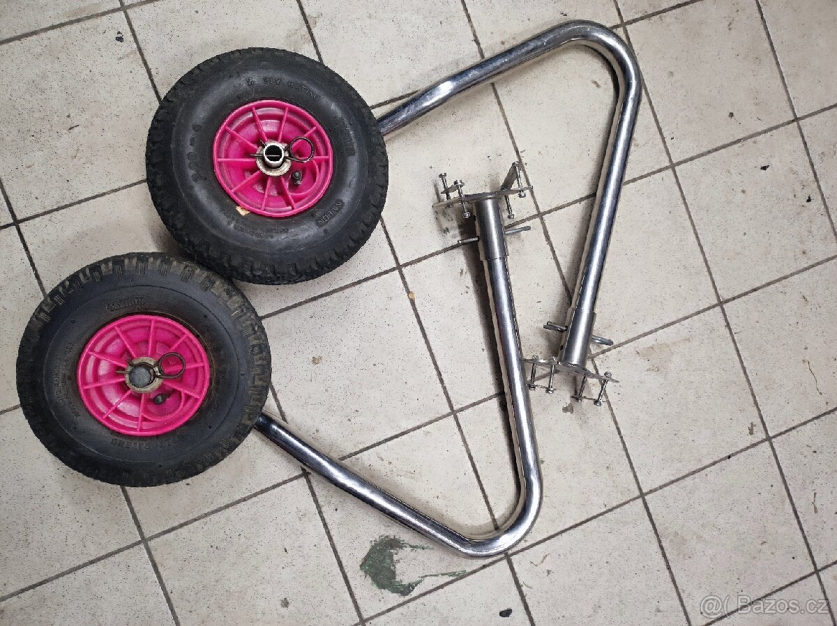 Prodám kolečka na gumový člun.