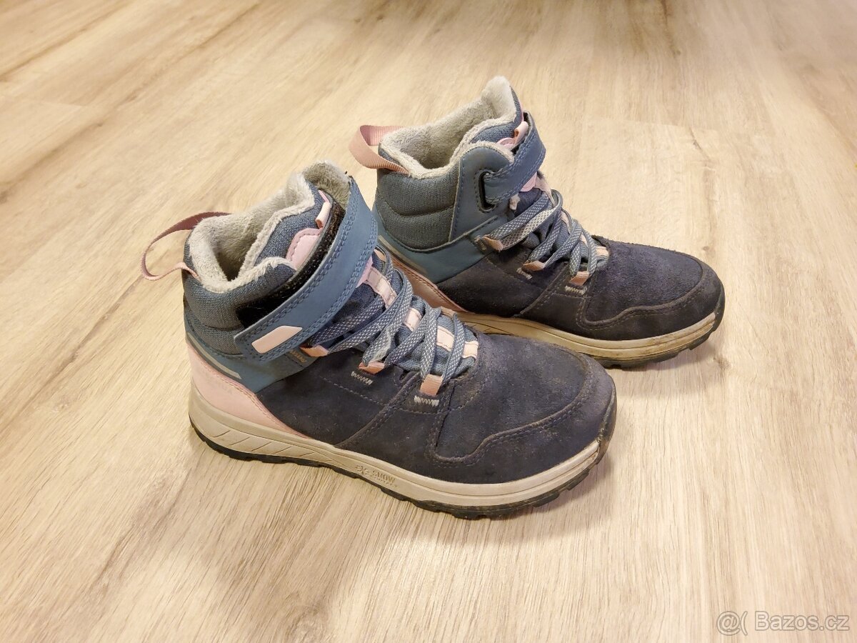 Prodám dívčí zimní boty Quechua vel. 33