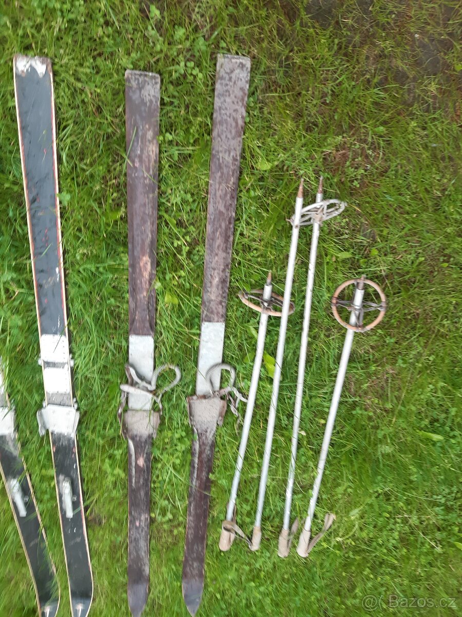 Prodám staré lyže a hůlky