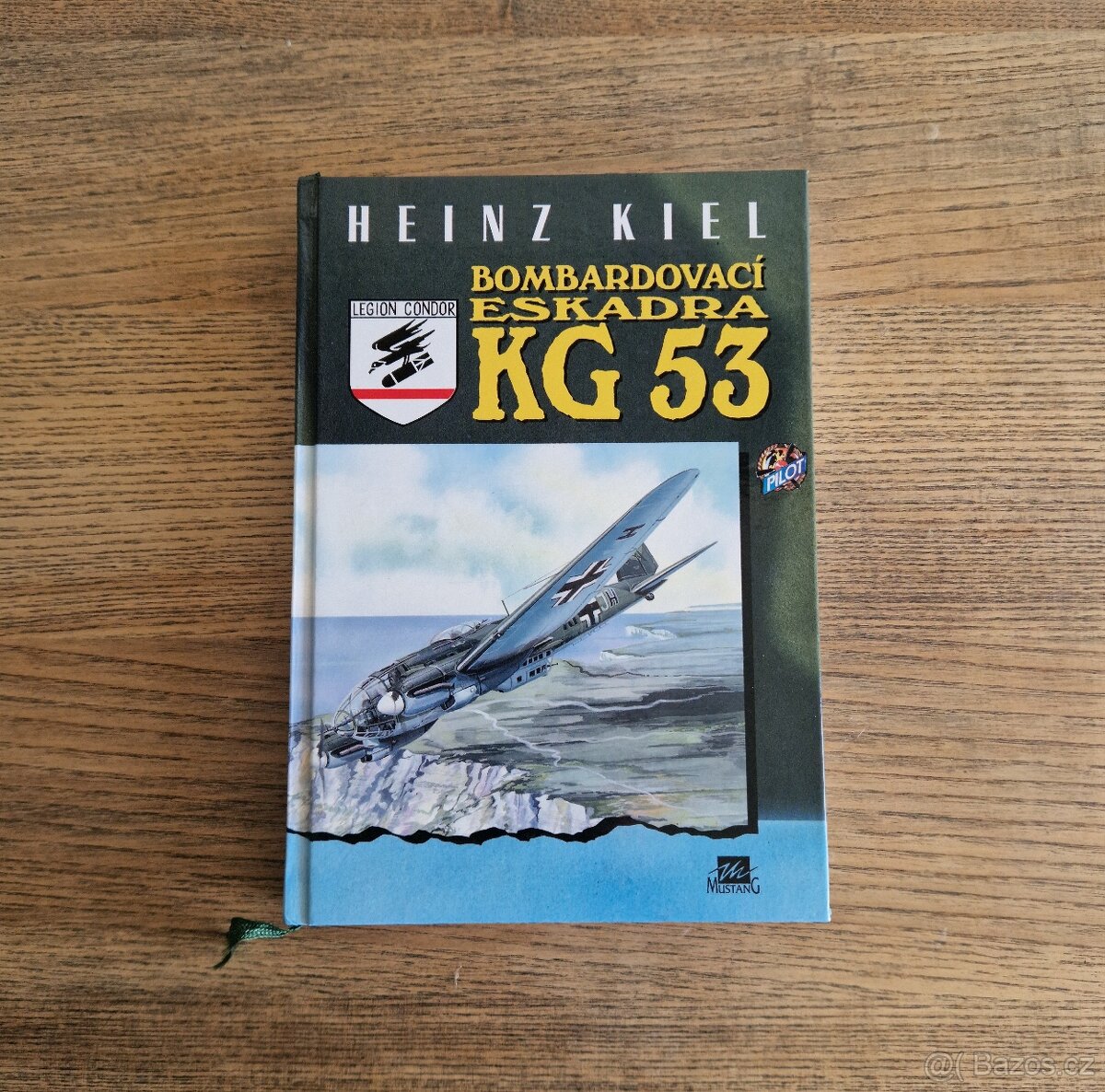 3 knihy o vojenském letectví, hlavně z 2. světové války