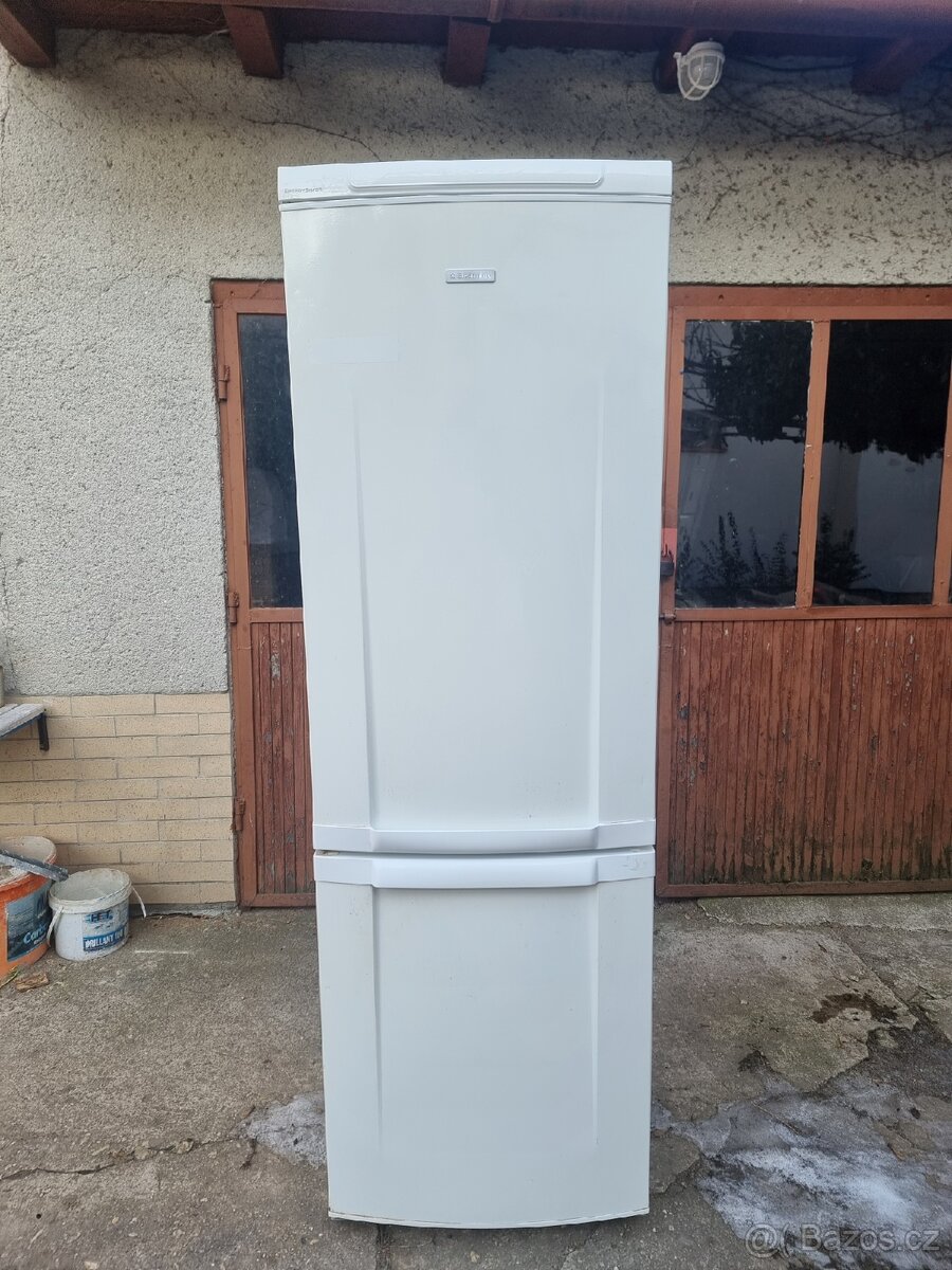 Lednice Elektrolux 245l/92l