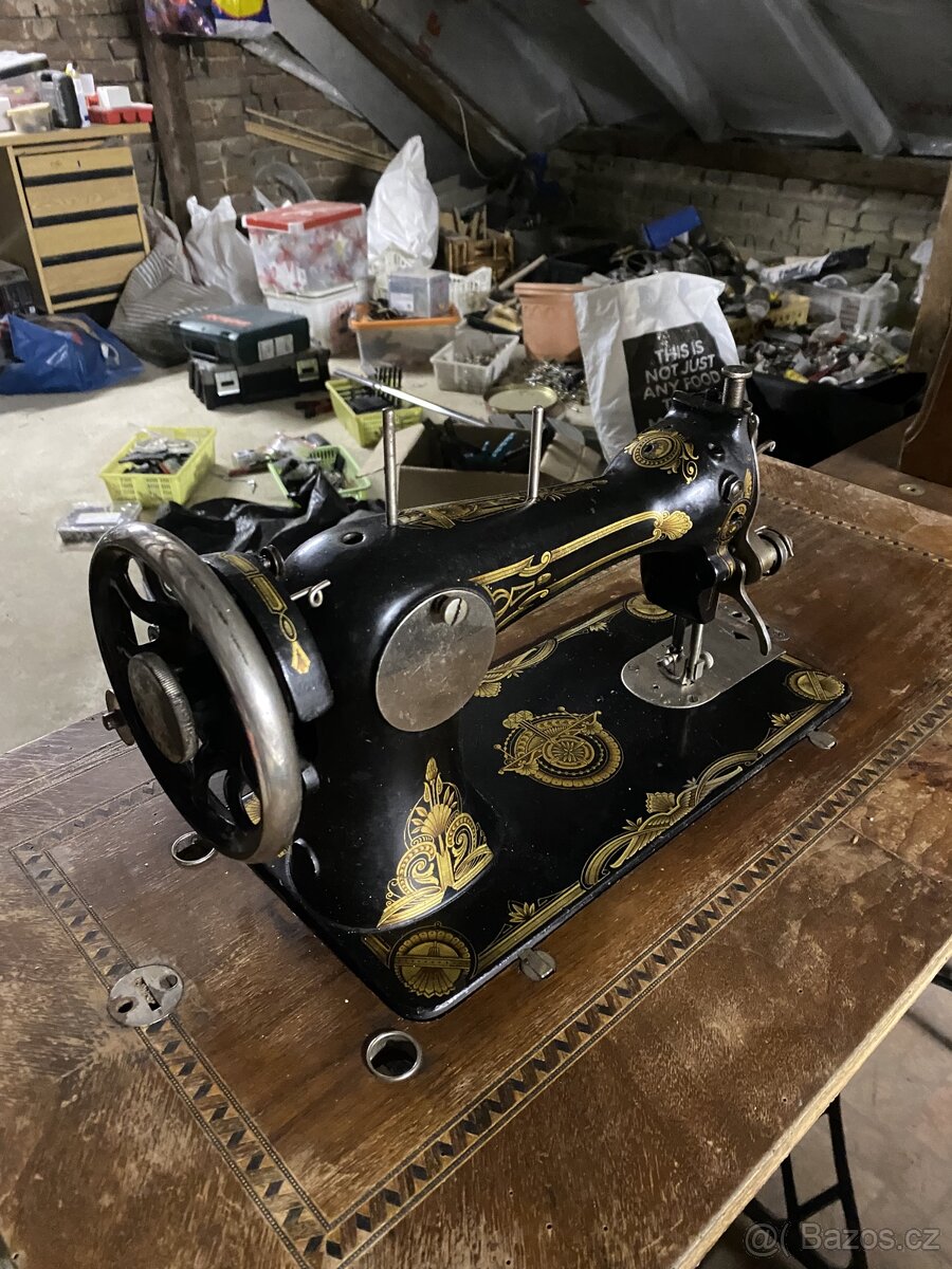 Šlapací šicí stroj