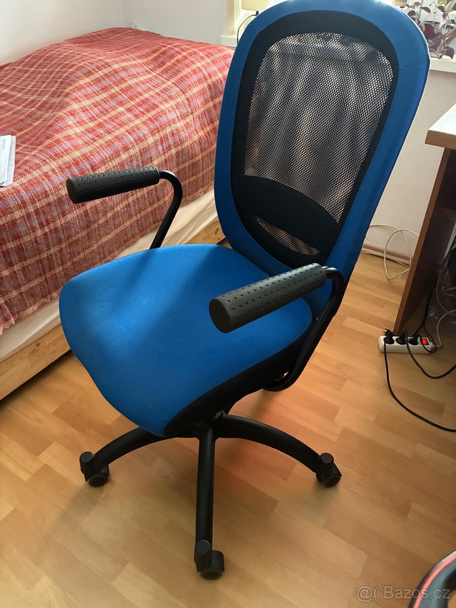 Otocna zidle s podruckami Ikea