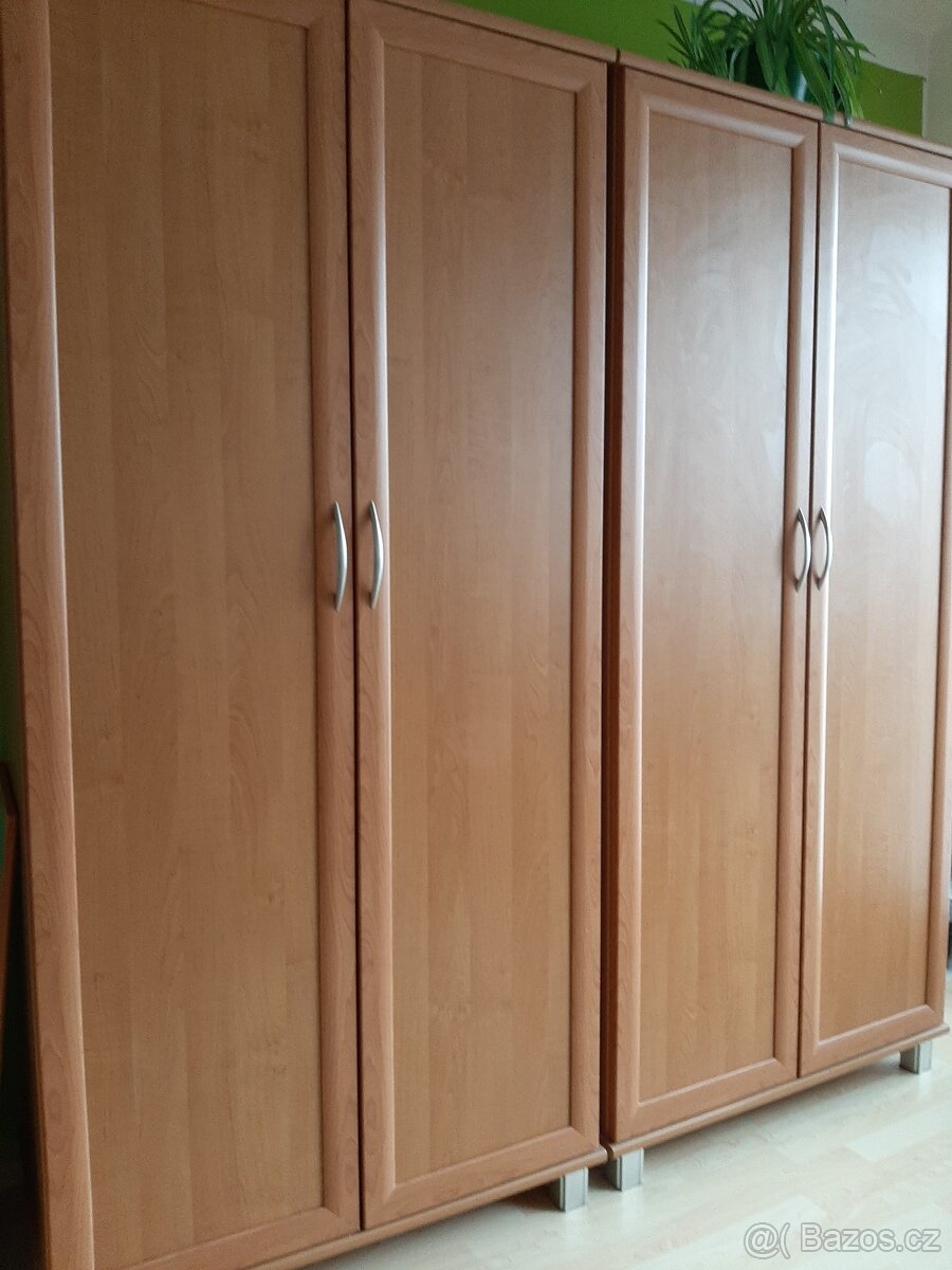 šatní skříň