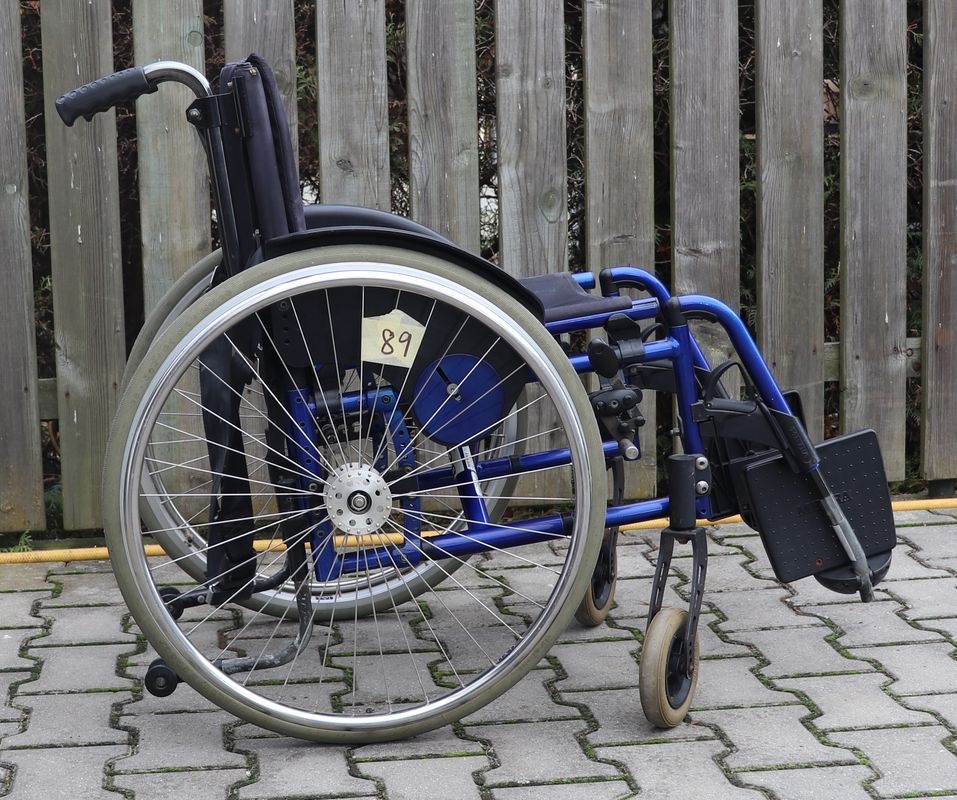 089-Mechanický invalidní vozík Meyra.