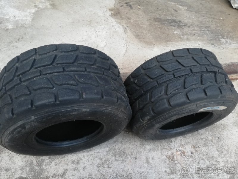 Pneumatiky na motorkáru zánovní.