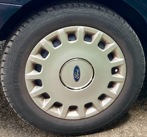 Plech. disky R15 Ford Focus 1, letní pneu, originál poklice