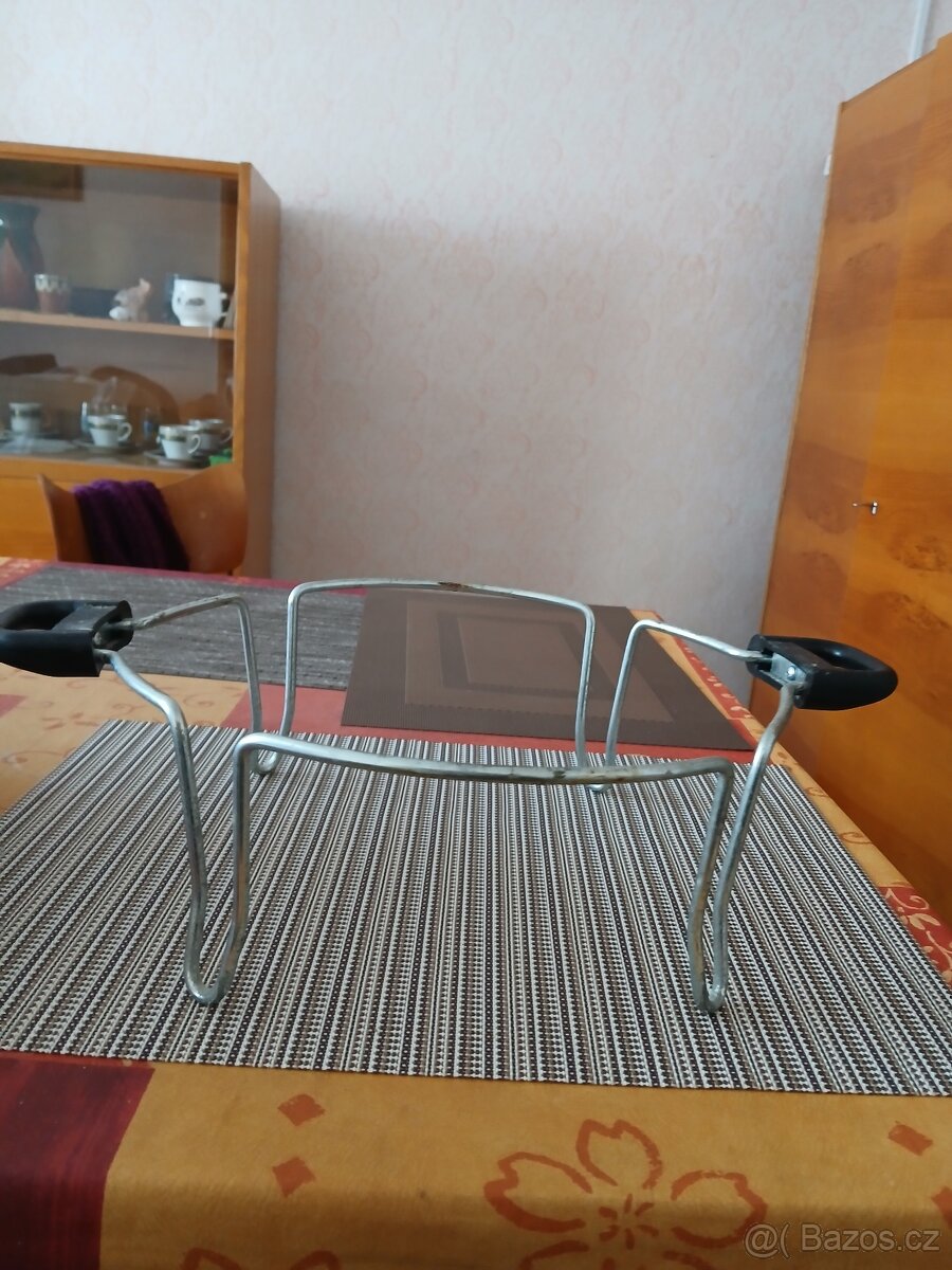 Podstavec pod velkou remosku