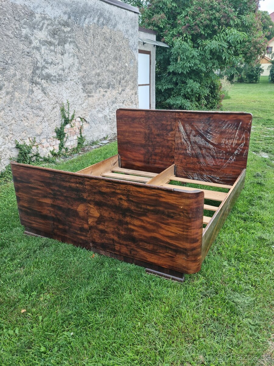 Historická dřevěná dvoupostel
