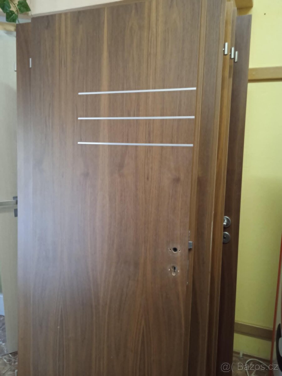 DVEŘE SAPELI