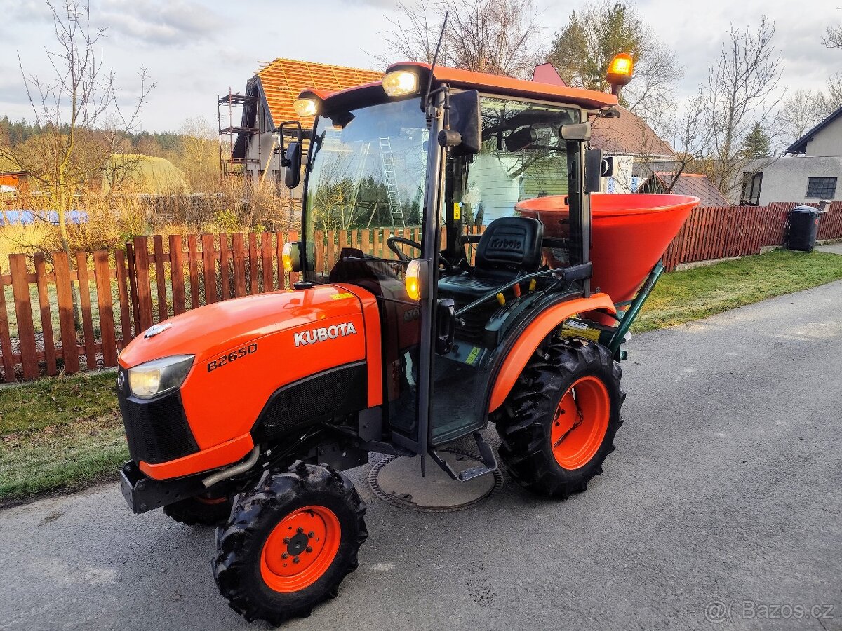 Malotraktor KUBOTA B2650 + nové rozmetadlo WESSEX, STK - TOP