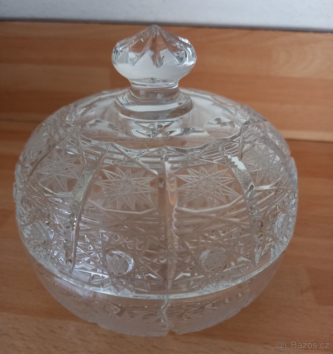 Broušené sklo,dóza,cukřenka, NEPOUŽITÉ