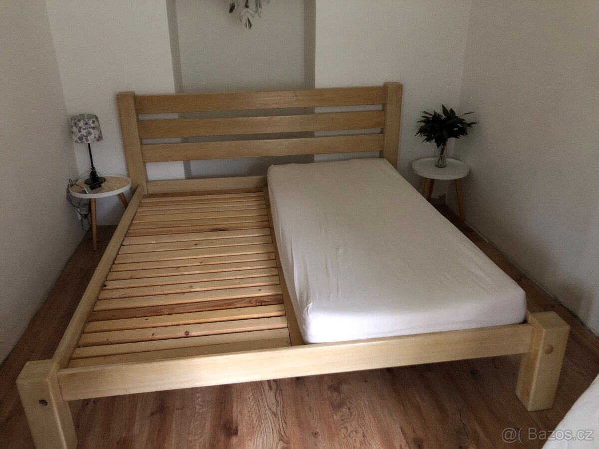 Dubová postel masiv