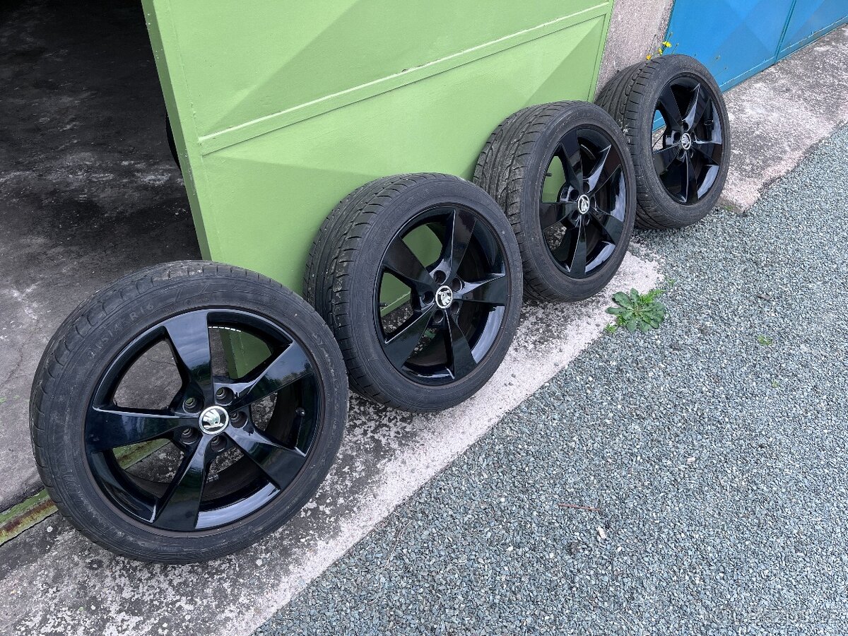 16" alu kola Škoda s letním pneu 215/45 R16 86H